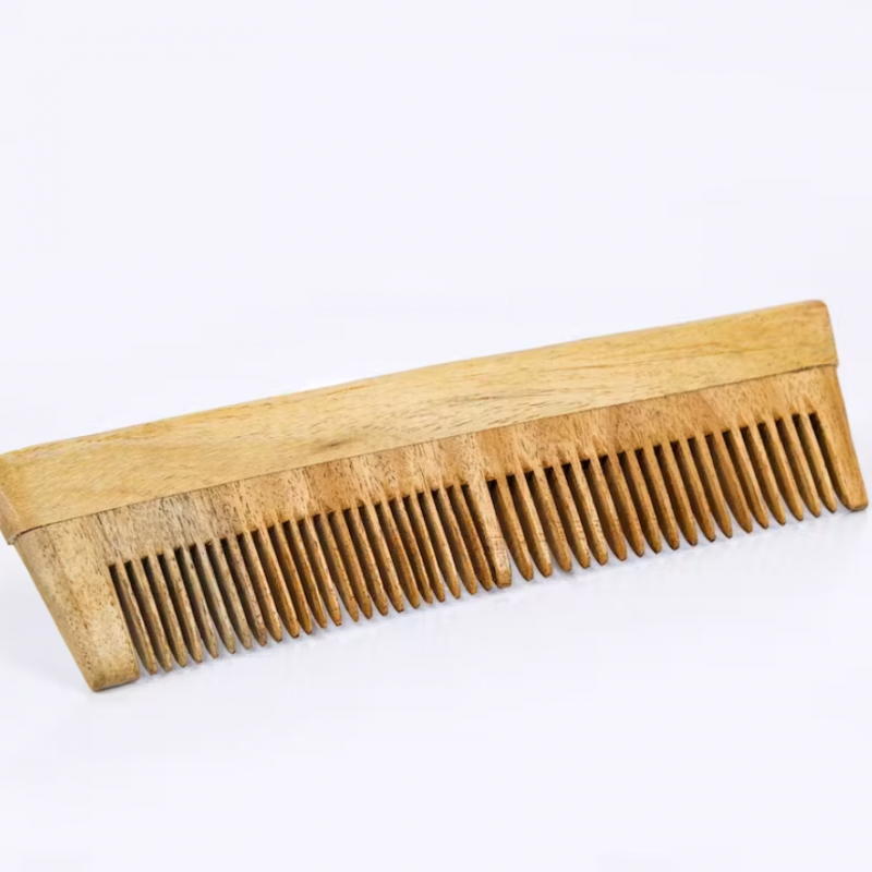 Haarpflege: Kämme aus Neem Holz